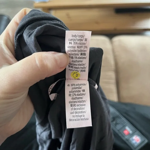 🚫SOLD🚫EUC Victoria’s Secret Gray V-neck Plunge Slip - Picture 5 of 5